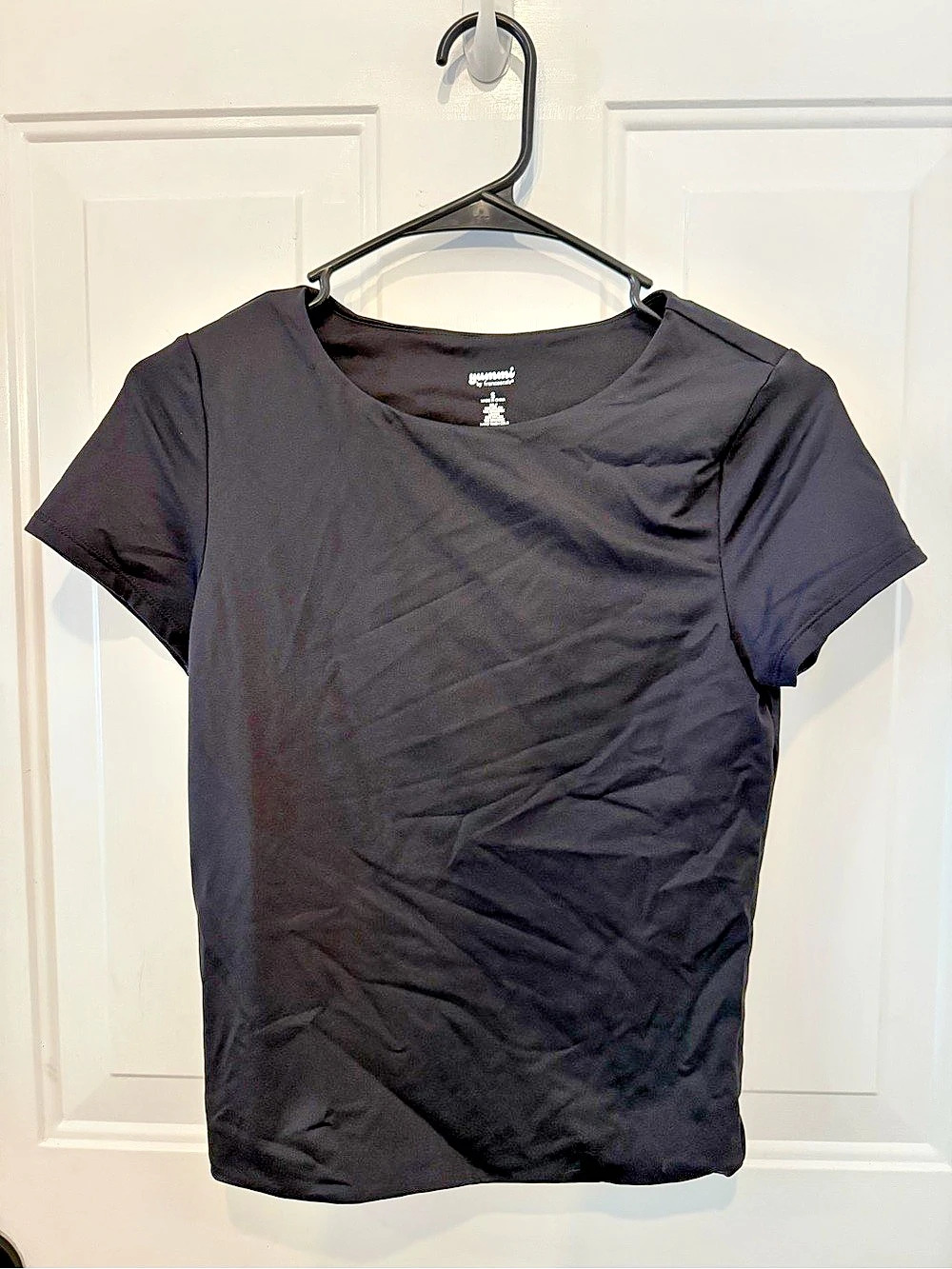 Yummie Francesca’s Short Sleeve Tee in Black Size Small Like New